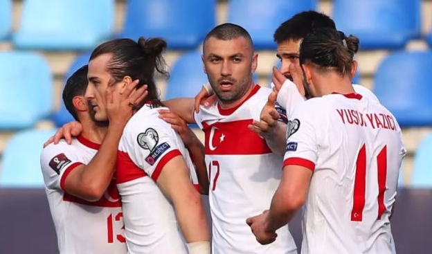土耳其队绝不屈服：欧洲杯比赛中的惊艳表现