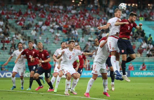 2020年欧洲杯四分之一决赛：丹麦2:1战胜捷克