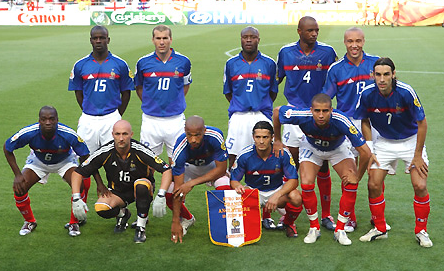 2004欧洲杯法国队：荣耀之师的意外折戟