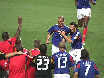 2004欧洲杯法国队：荣耀之师的意外折戟