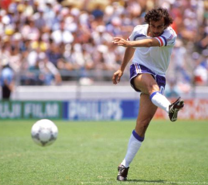 普拉蒂尼：法国足球的璀璨星辰与1984年欧洲杯的辉煌